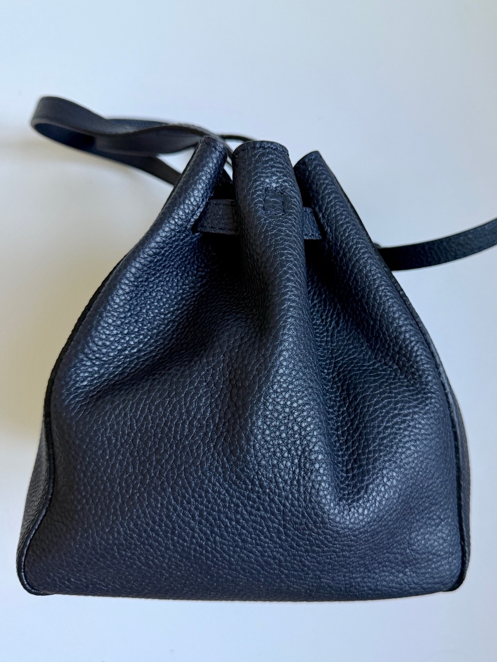 DIVLOS Spain Olivia Navy Blue Pebbled Butter Leather Convertible Crossbody Bag - Picture 8 of 13